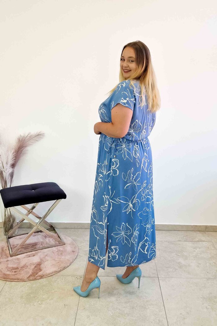 Elegancka Sukienka Maxi w Kwiaty z Wiązaniem i Rozcięciem po Bokach Niebiesko-Biała - obrazek 4