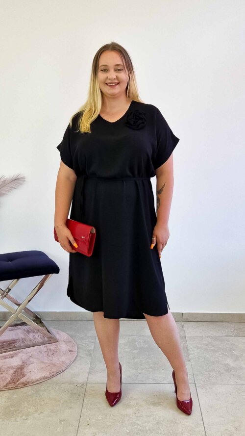 Elegancka Zwiewna Sukienka Maxi z Odpinaną Różą Czarna