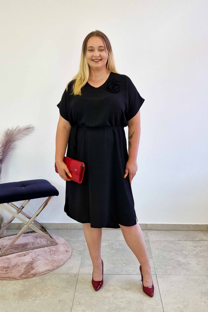 Elegancka Zwiewna Sukienka Maxi z Odpinaną Różą Czarna