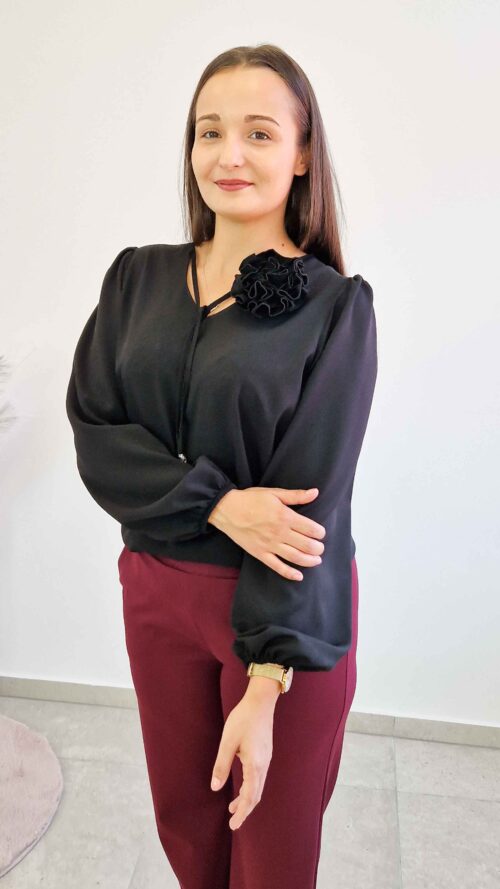 Elegancka Bluzka Damska z Dopinaną Różą Czarna