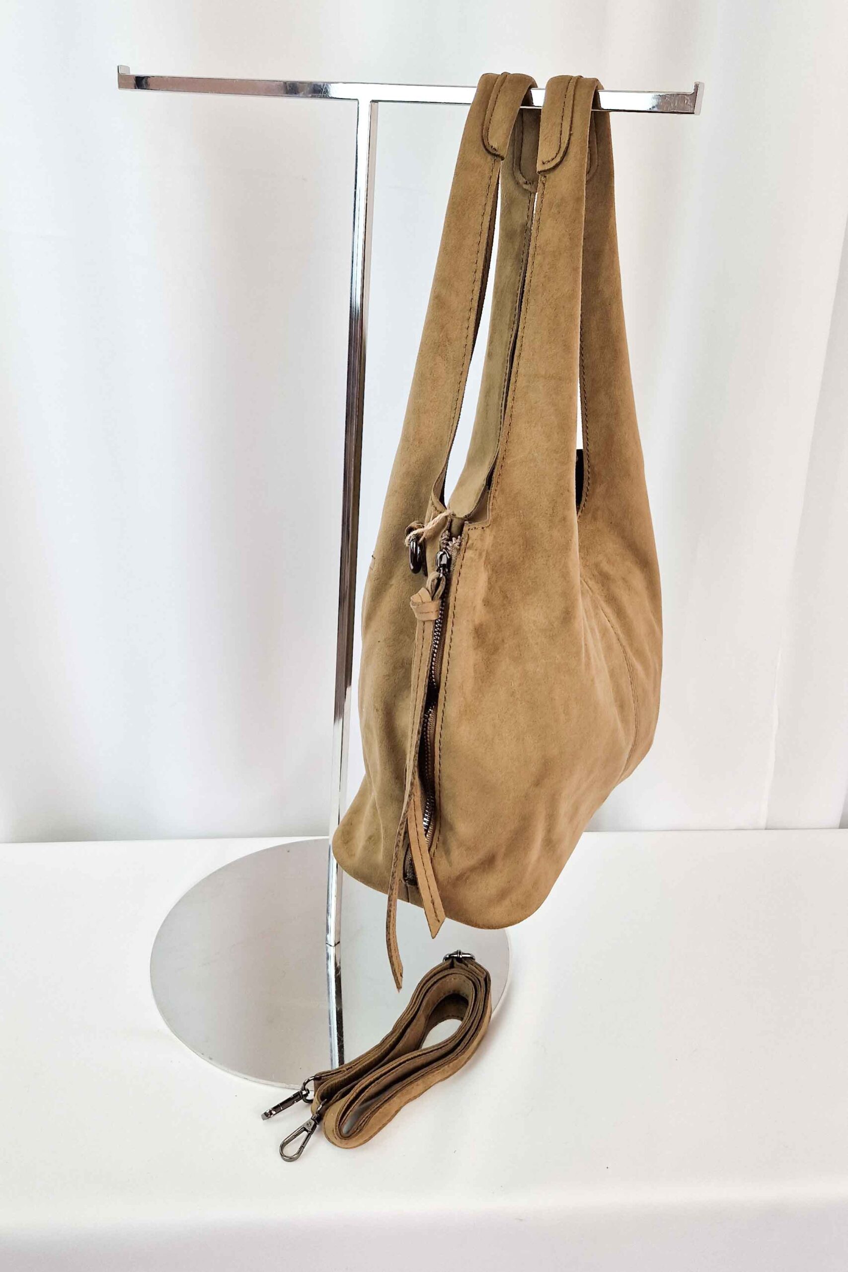 Sklep internetowy NeliNo Zamszowa Torebka Worek na Ramię Beżowa - obrazek 3