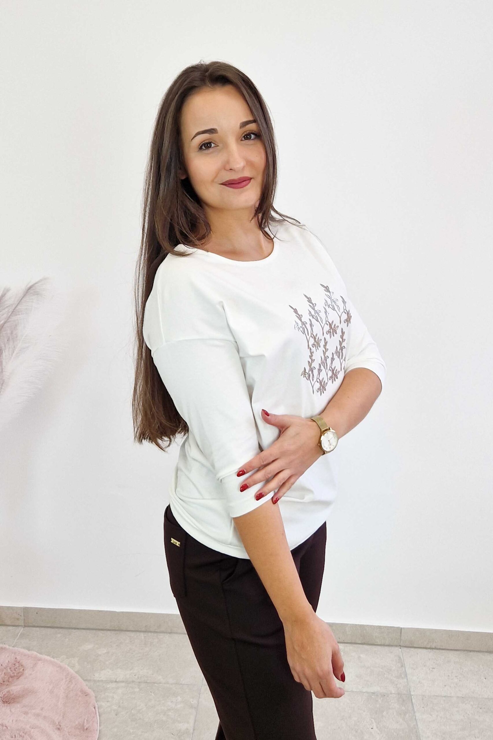 Bluzka Latynka w Kwiaty i Wiązaniem z Boku Biała - obrazek 2