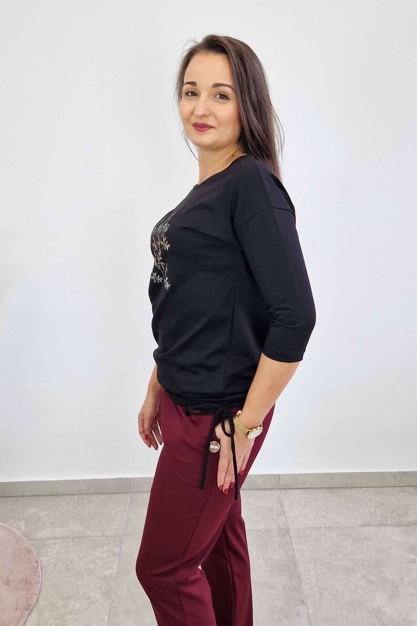 Bluzka Latynka w Kwiaty i Wiązaniem z Boku Czarna - obrazek 2