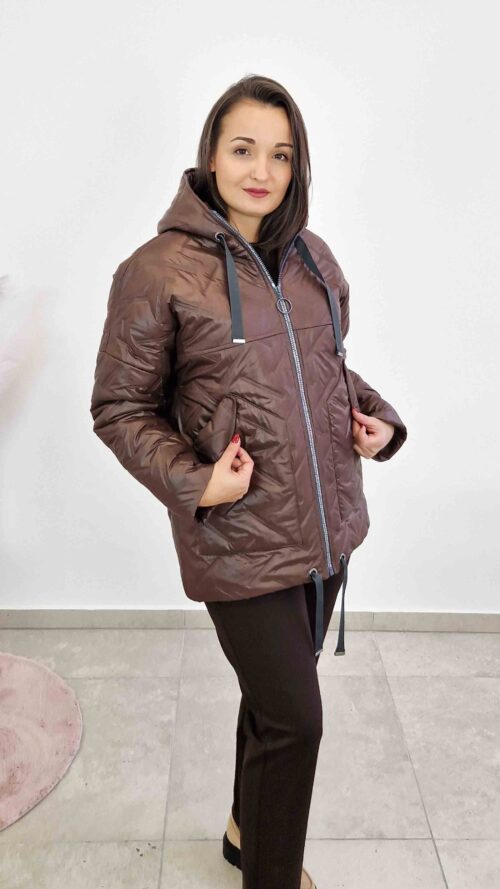 Krótka Kurtka Damska z Kapturem Czekoladowa