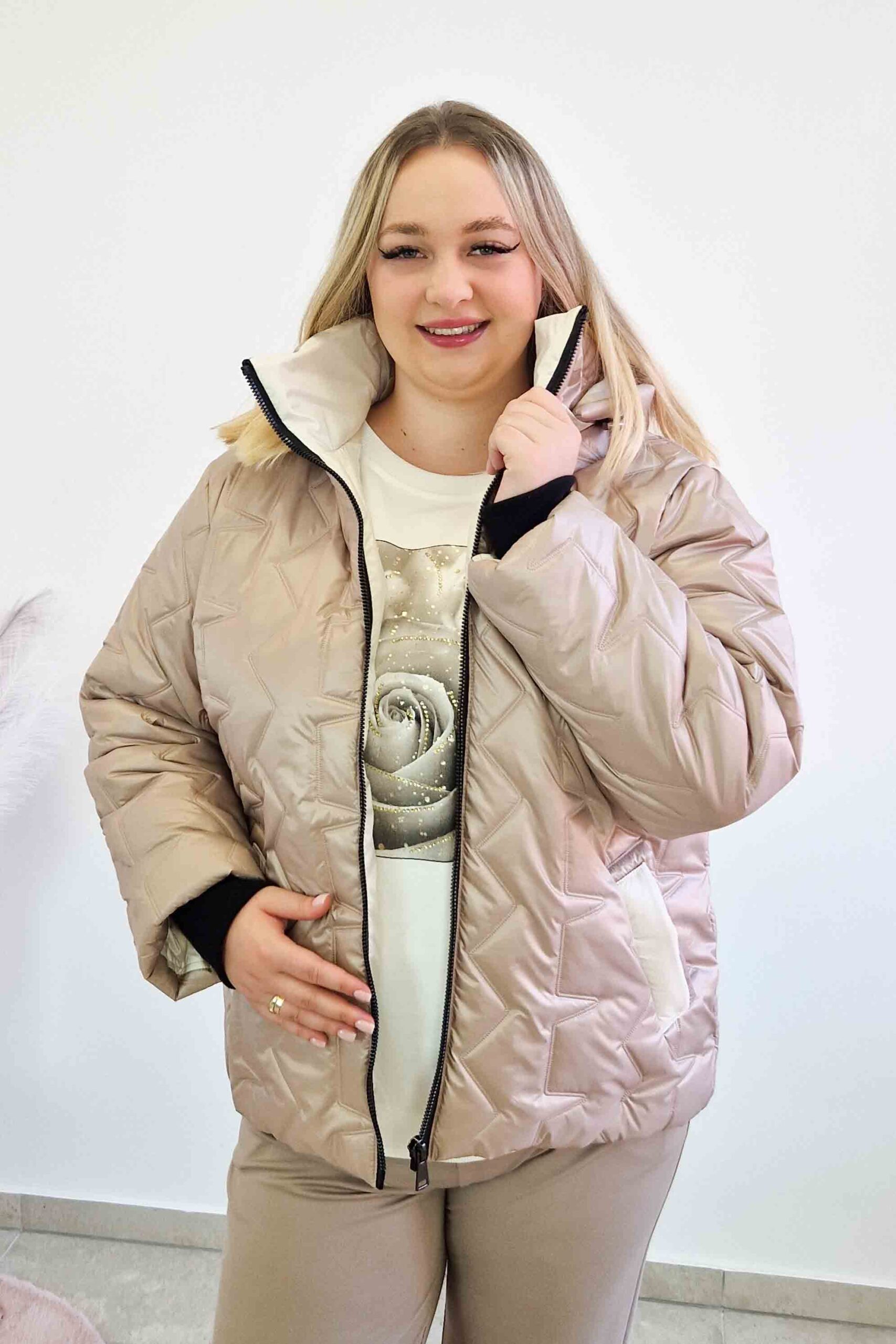 Sklep internetowy NeliNo Krótka Kurtka Zimowa Damska z Odpinanym Kapturem Beżowa