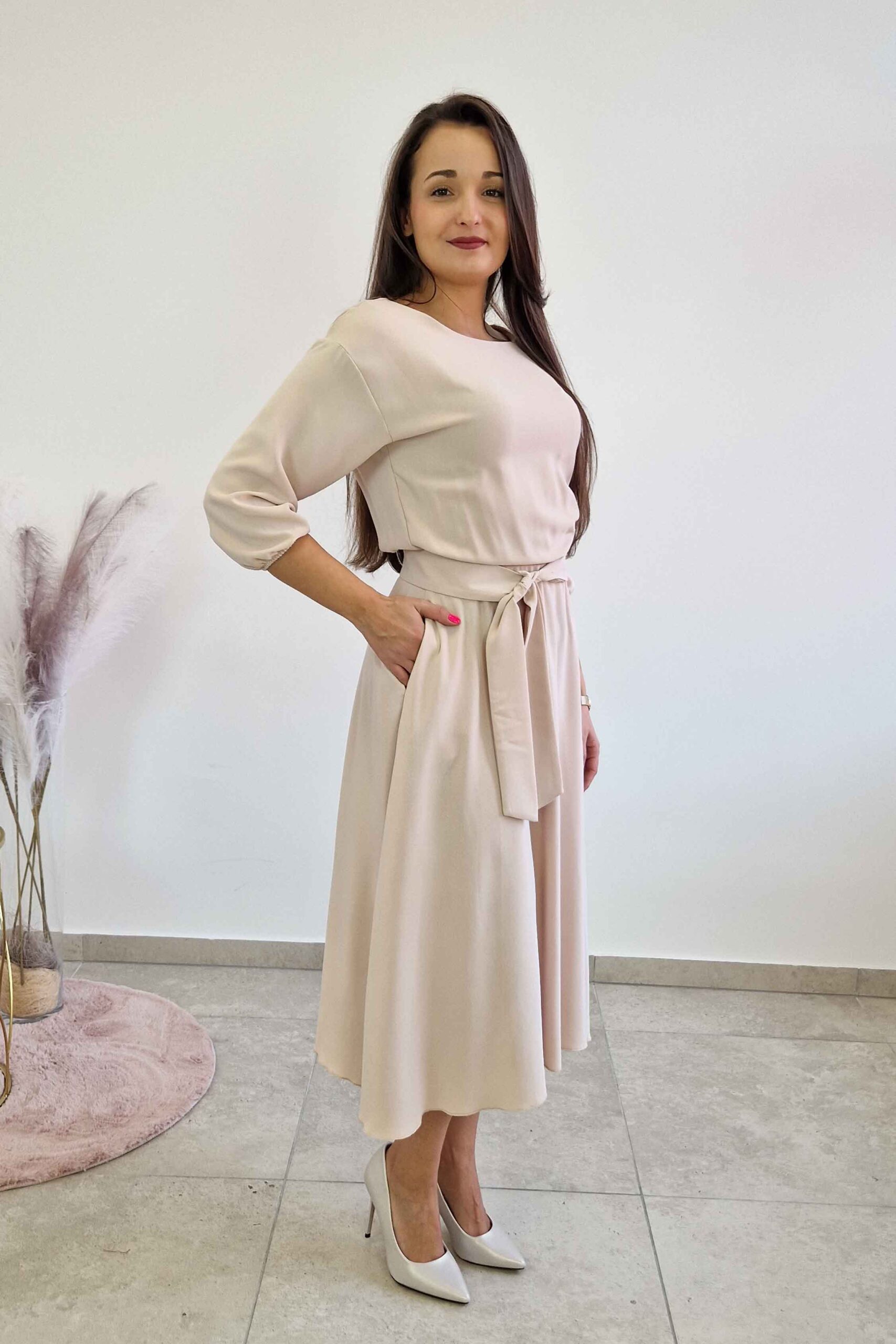 Sklep internetowy NeliNo Sukienka Midi na Specjalne Okazje Beżowa - obrazek 3