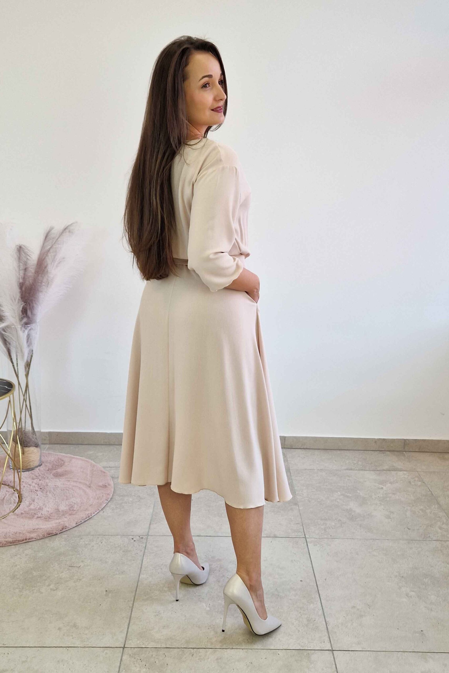 Sklep internetowy NeliNo Sukienka Midi na Specjalne Okazje Beżowa - obrazek 4