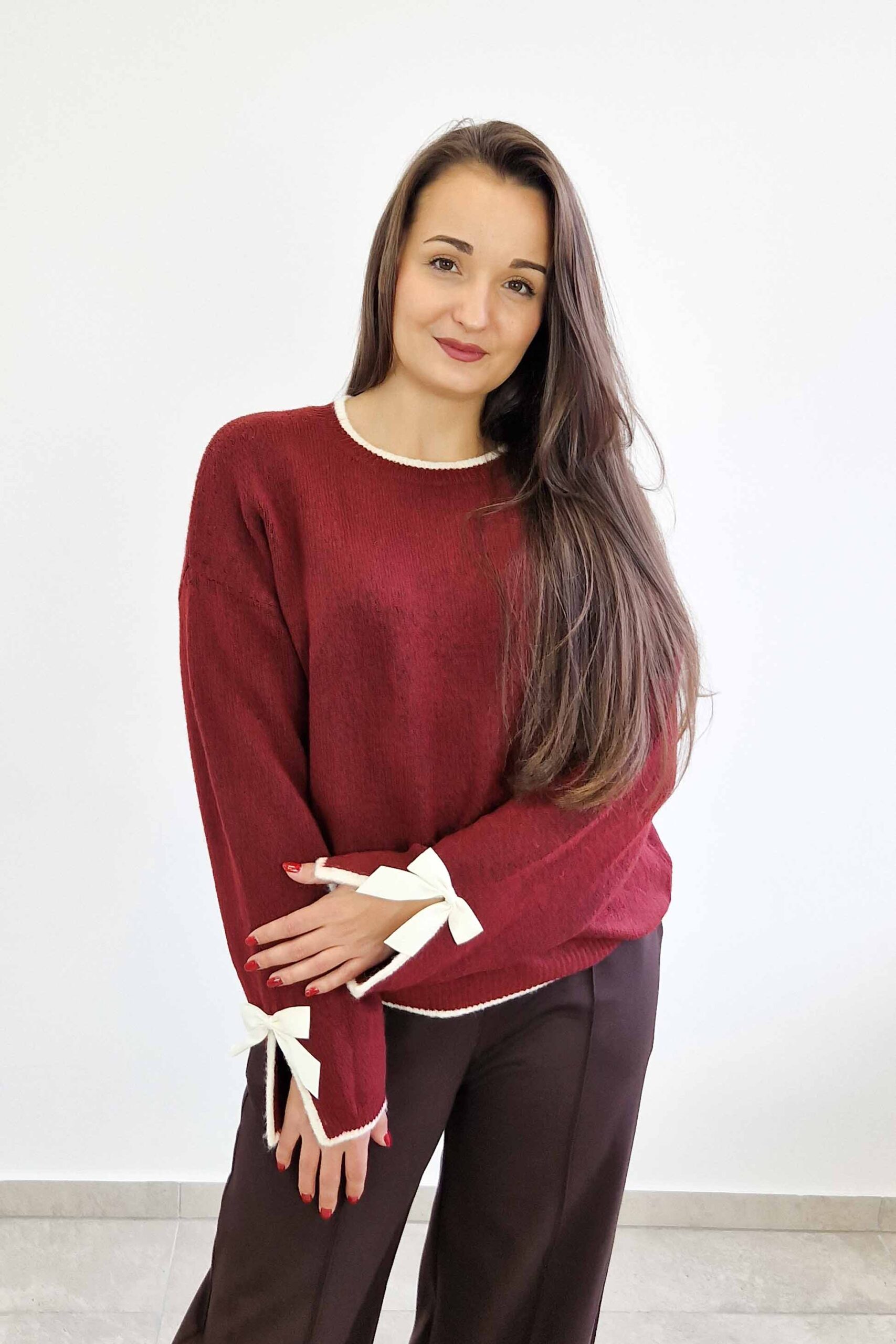 Sklep internetowy NeliNo Sweter Damski z Długim Rękawem i Ozdobną Wstążką Bordowy