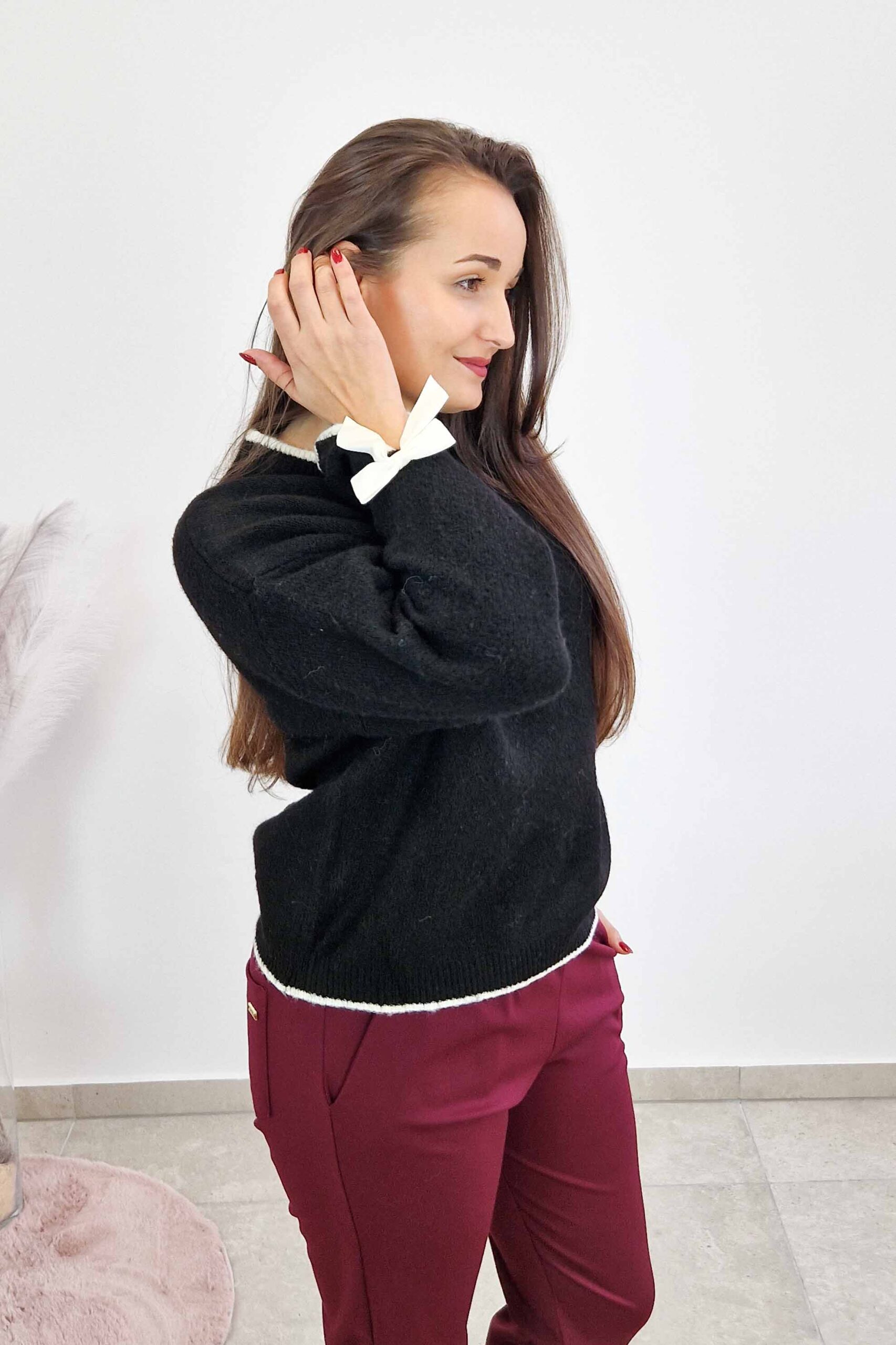 Sklep internetowy NeliNo Sweter Damski z Długim Rękawem i Ozdobną Wstążką Czarny - obrazek 2