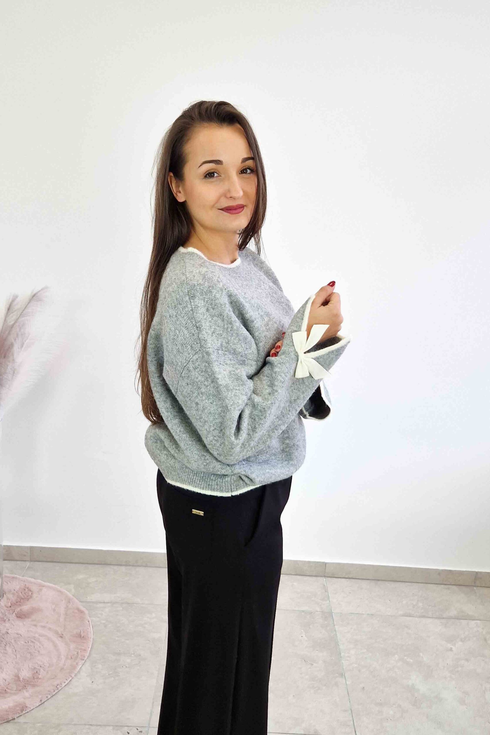 Sklep internetowy NeliNo Sweter Damski z Długim Rękawem i Ozdobną Wstążką Popielaty