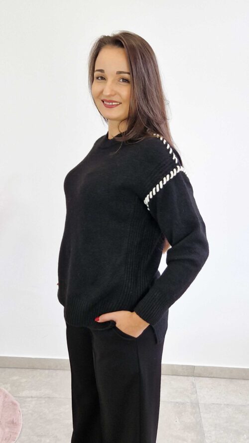 Sweter Damski z Długim Rękawem Ozdobnymi  Przeszyciami Czarny