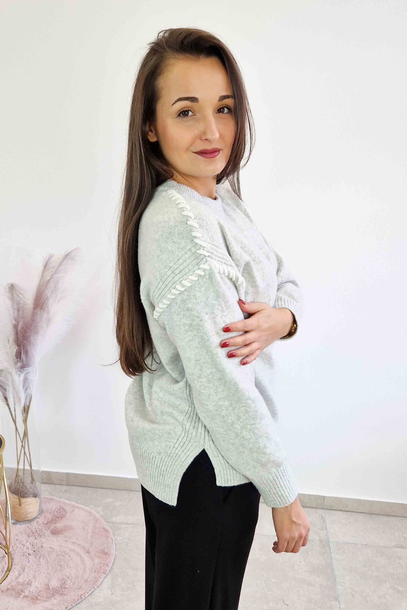 Sklep internetowy NeliNo Sweter Damski z Długim Rękawem Ozdobnymi  Przeszyciami Popielaty - obrazek 3