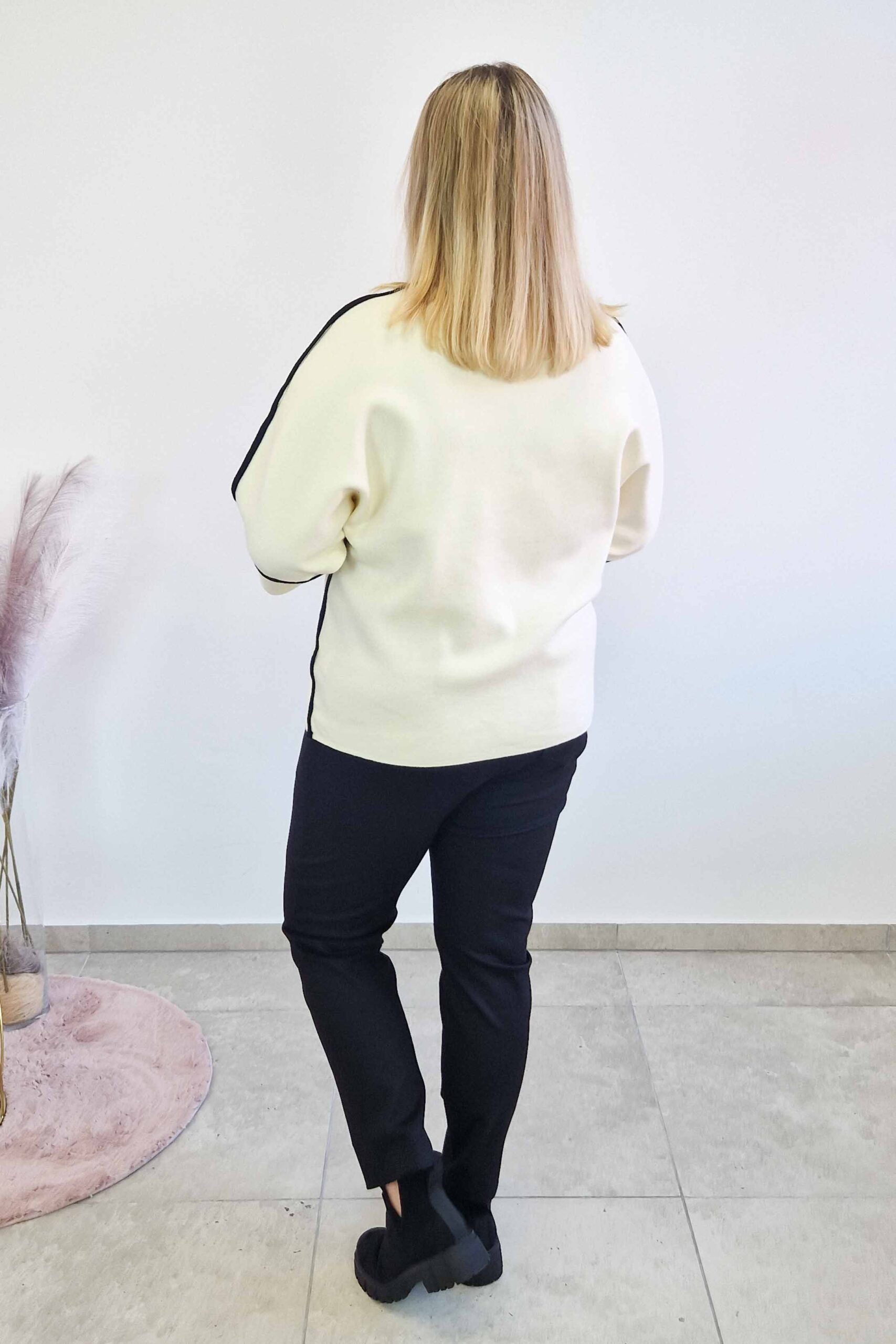 Sklep internetowy NeliNo Sweter Golf Damski z Lampasem i Rękawem 3/4 Kremowy - obrazek 3