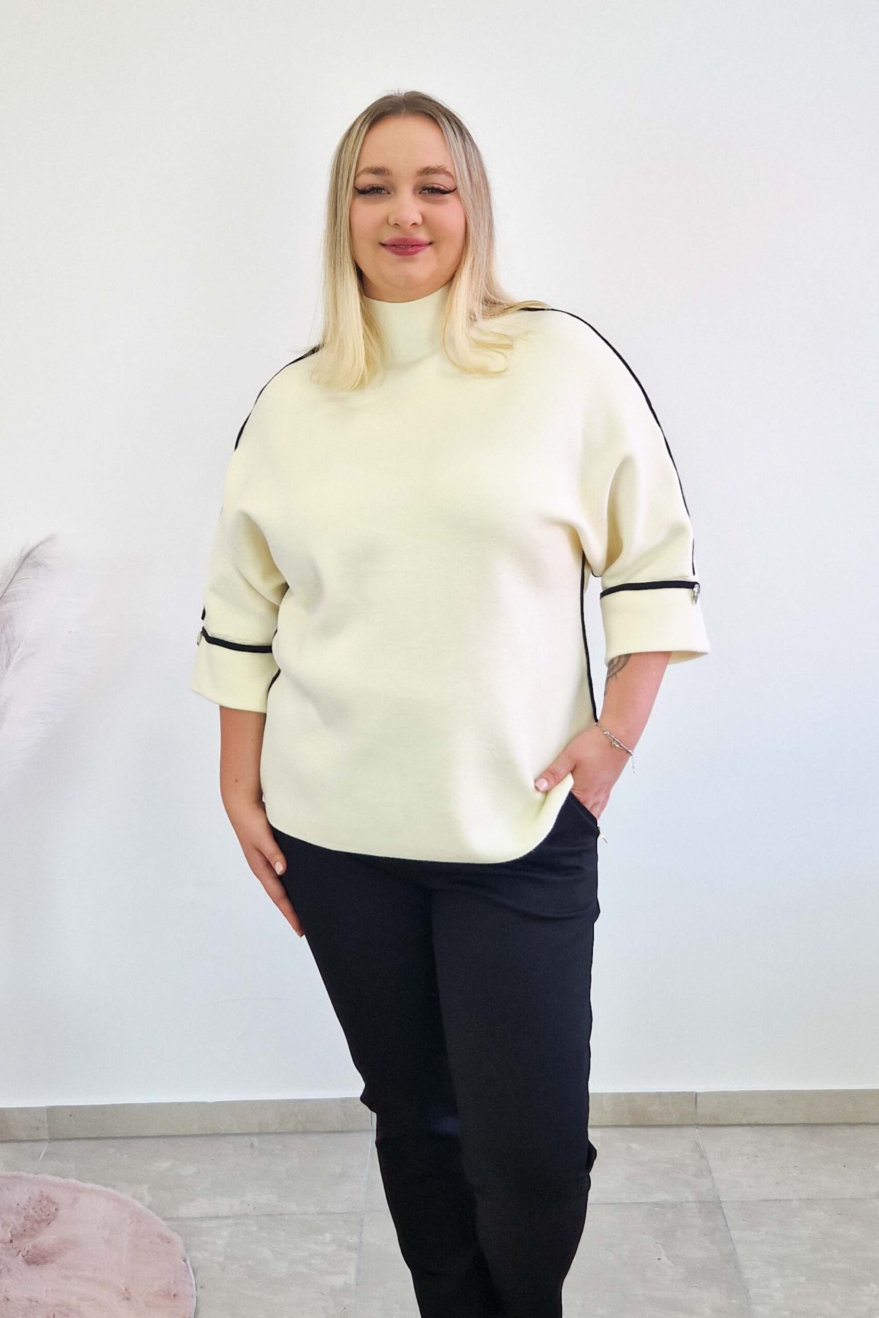 Sklep internetowy NeliNo Sweter Golf Damski z Lampasem i Rękawem 3/4 Kremowy