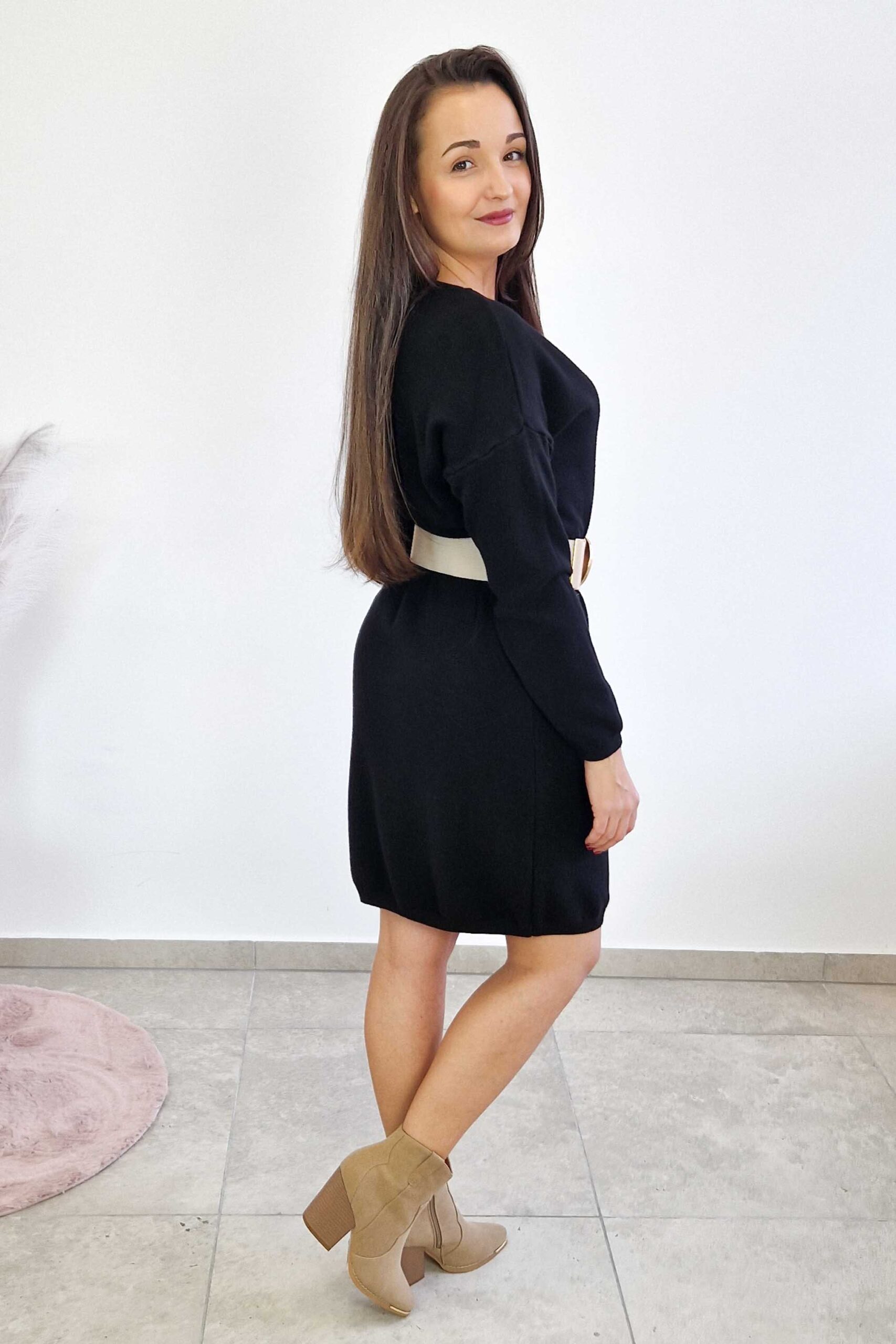 Sklep internetowy NeliNo Sweterkowa Sukienka Midi z Dekoltem w Szpic Czarna - obrazek 3