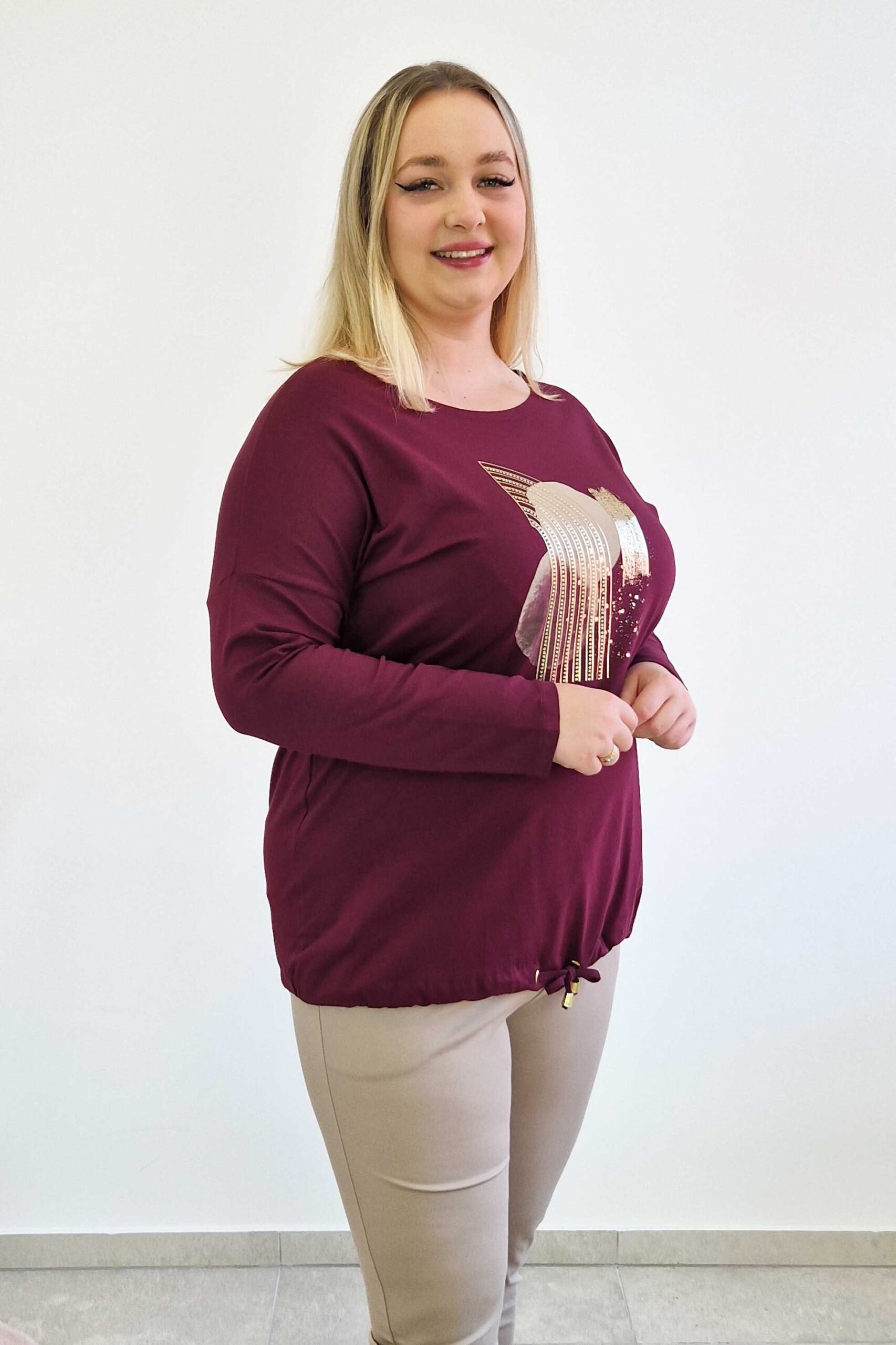 Sklep internetowy NeliNo Wiązana Bluzka Damska z Nadrukiem Bordowa - obrazek 2