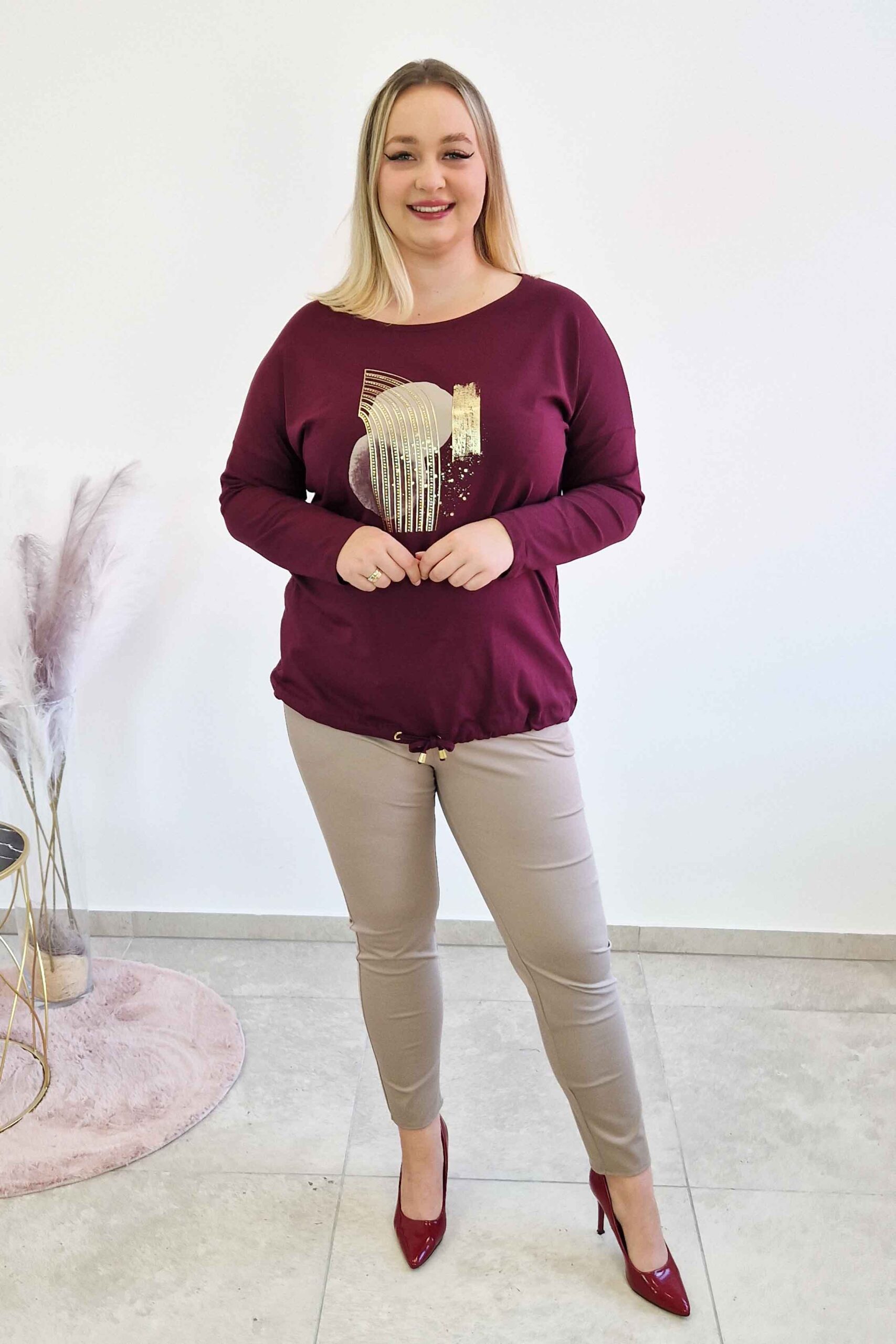 Sklep internetowy NeliNo Wiązana Bluzka Damska z Nadrukiem Bordowa - obrazek 3