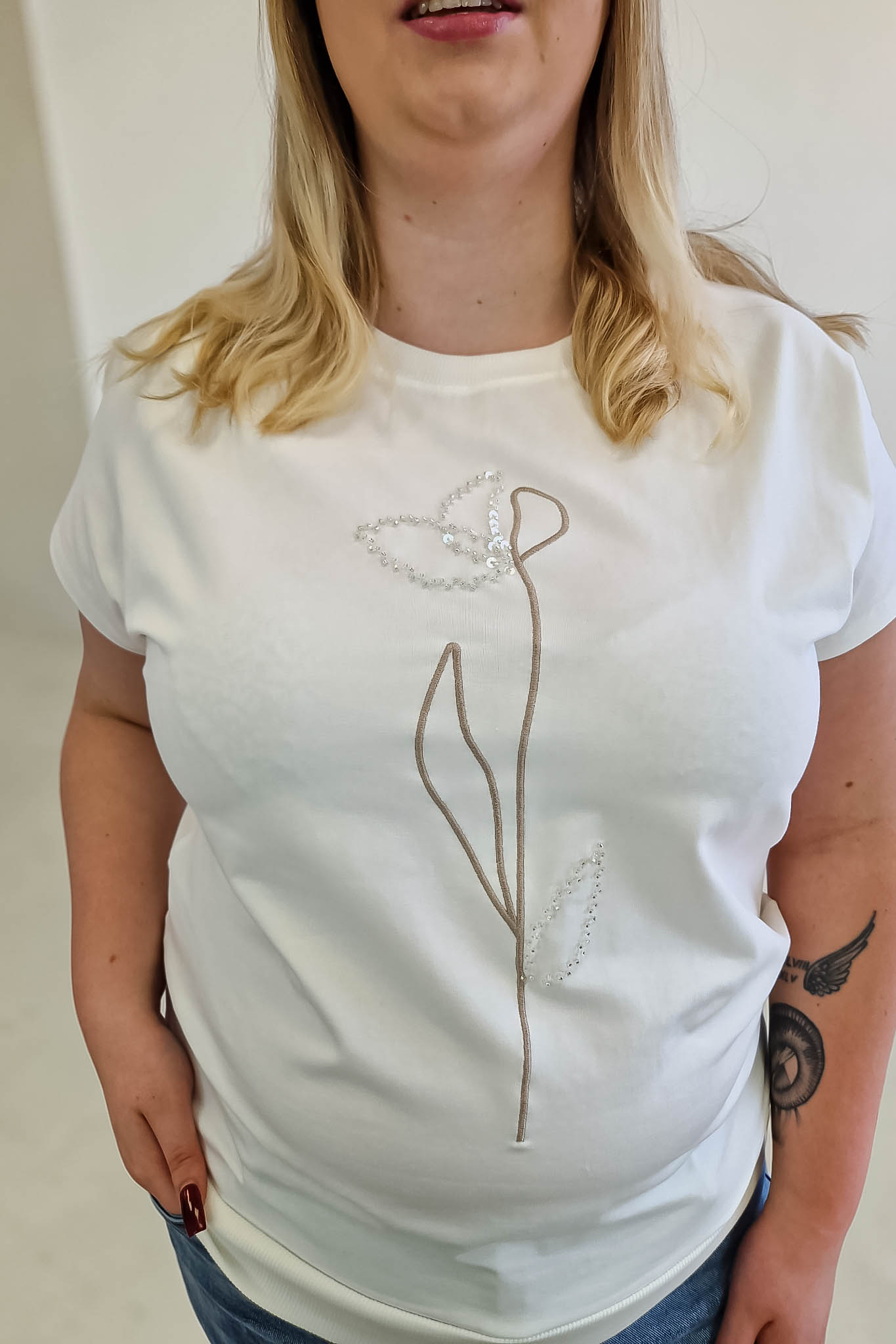 Sklep internetowy NeliNo Bawełniana Bluzka Damska z Nadrukiem Tulipana Biała - obrazek 2