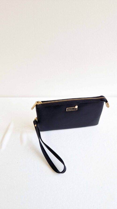 Czarna Elegancka Kopertówka z Paskiem na Nadgarstek