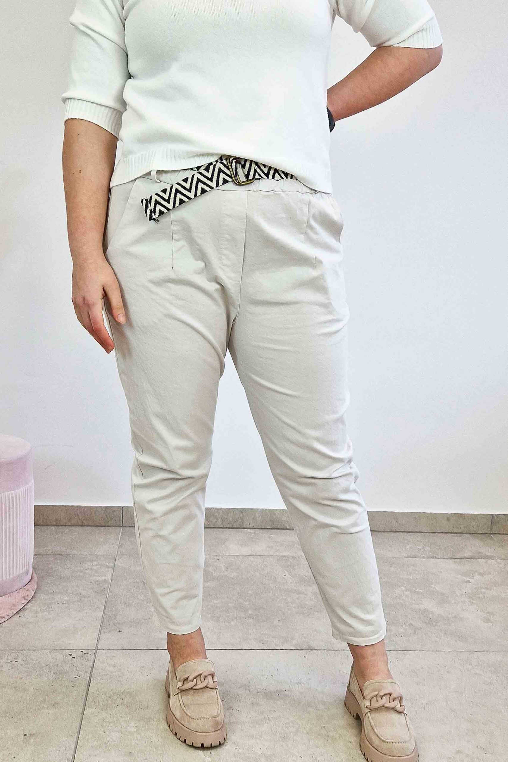 Sklep internetowy NeliNo Długie Spodnie Damskie z Paskiem Zwężana Nogawka Beżowe - obrazek 3