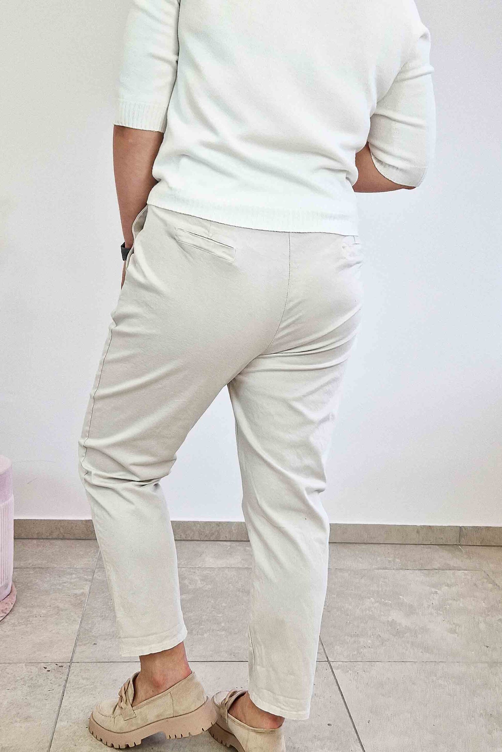 Sklep internetowy NeliNo Długie Spodnie Damskie z Paskiem Zwężana Nogawka Beżowe - obrazek 2