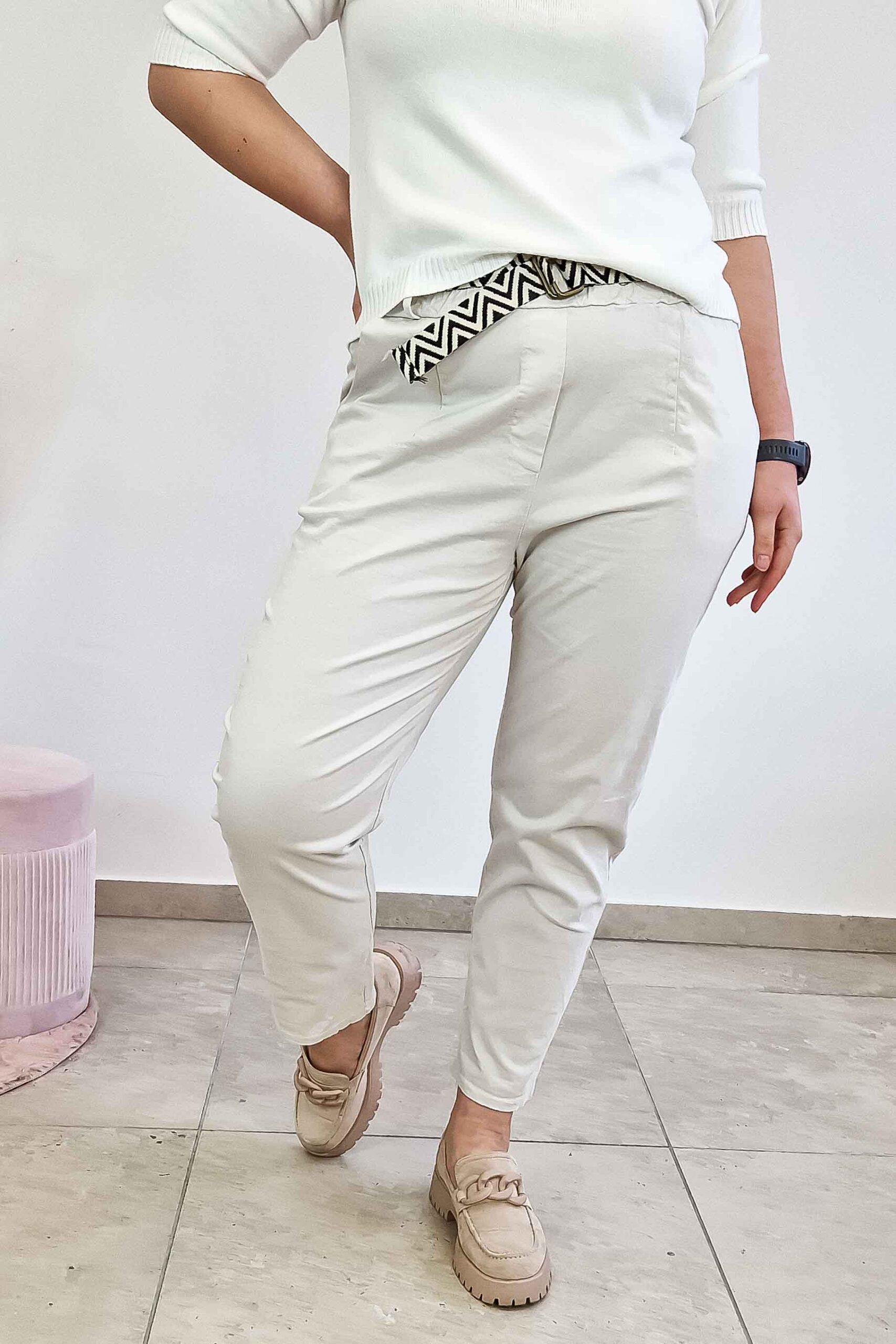 Sklep internetowy NeliNo Długie Spodnie Damskie z Paskiem Zwężana Nogawka Beżowe