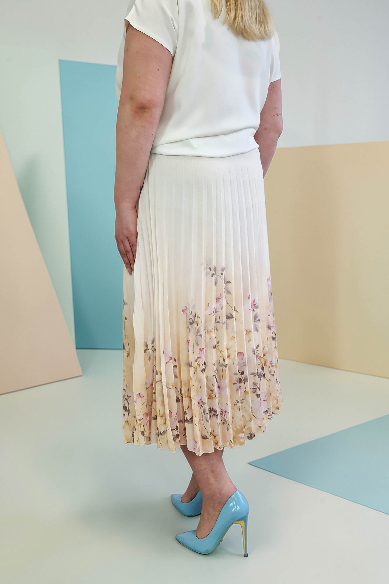 Sklep internetowy NeliNo Plisowana Spódnica Szyfonowa Maxi z Paskiem Żółta - obrazek 3