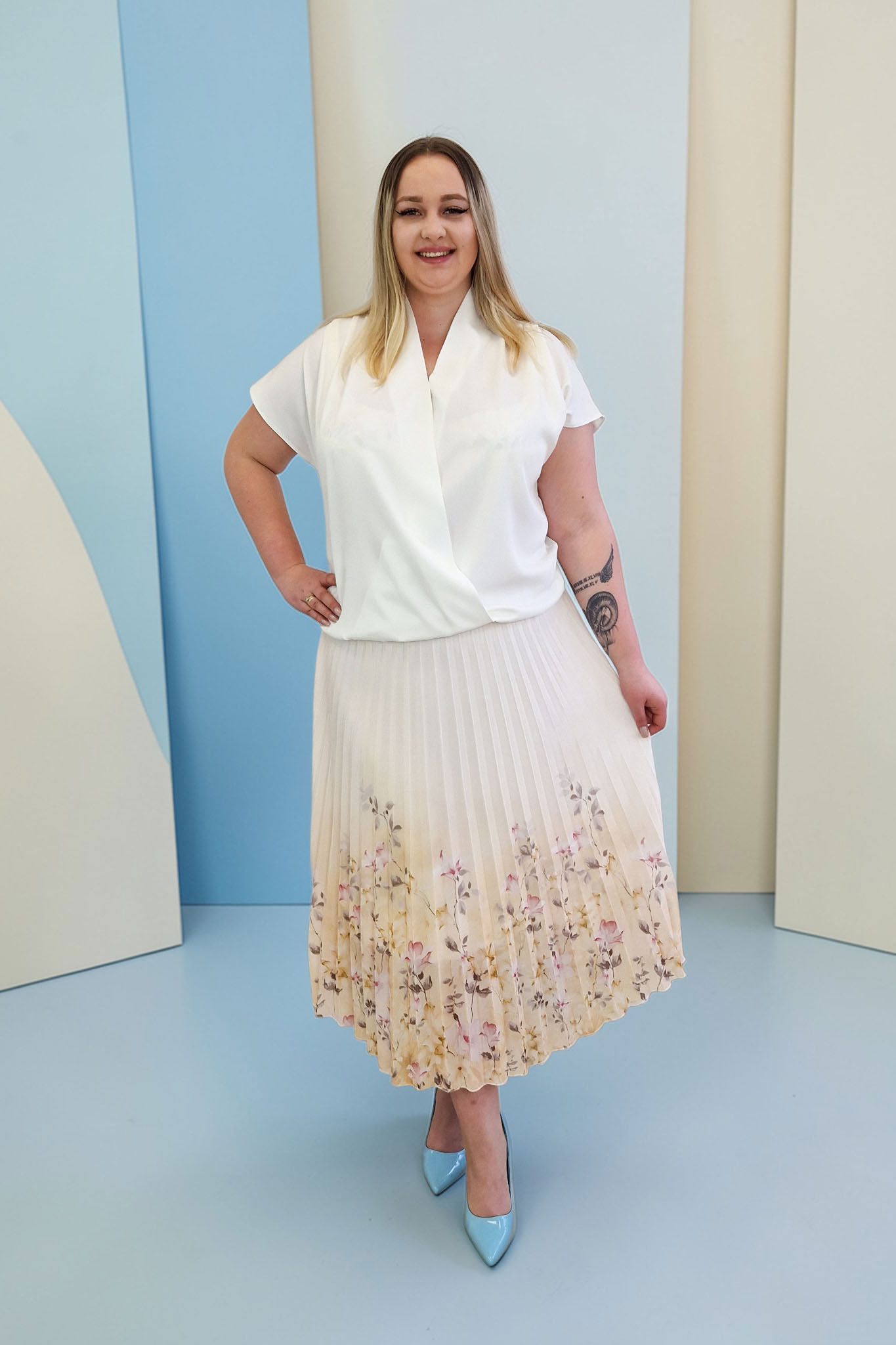 Sklep internetowy NeliNo Plisowana Spódnica Szyfonowa Maxi z Paskiem Żółta - obrazek 2