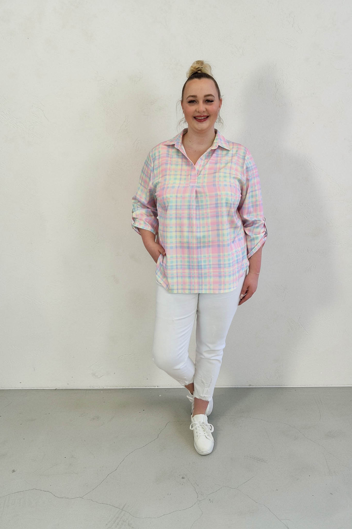 Sklep internetowy NeliNo Bluzka Damska w Kratkę Rękaw 3/4 Różowo-Zielono-Żółta - obrazek 3