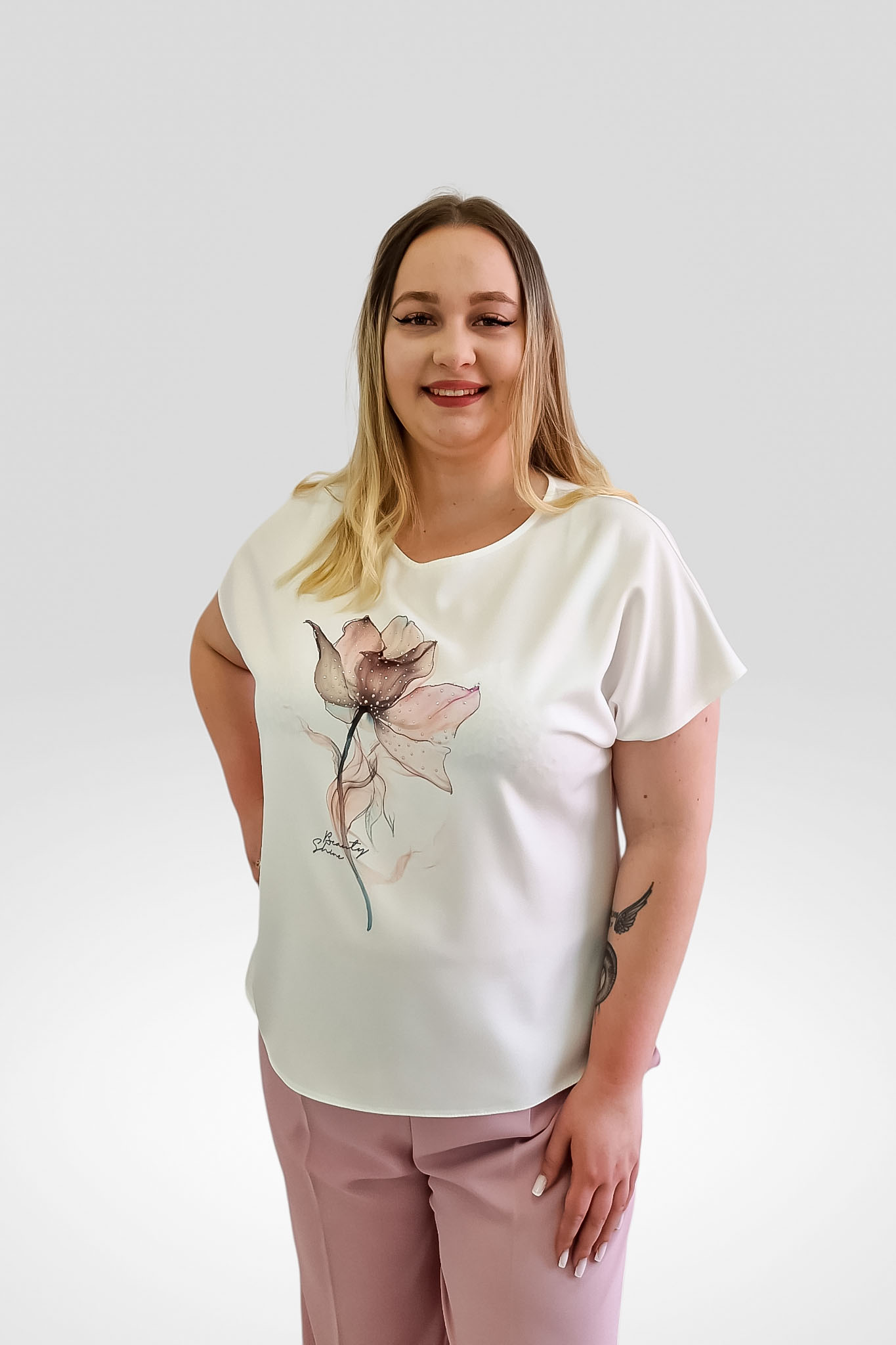 Biała Elegancka Bluzka Damska z Cyrkoniami i Lilią