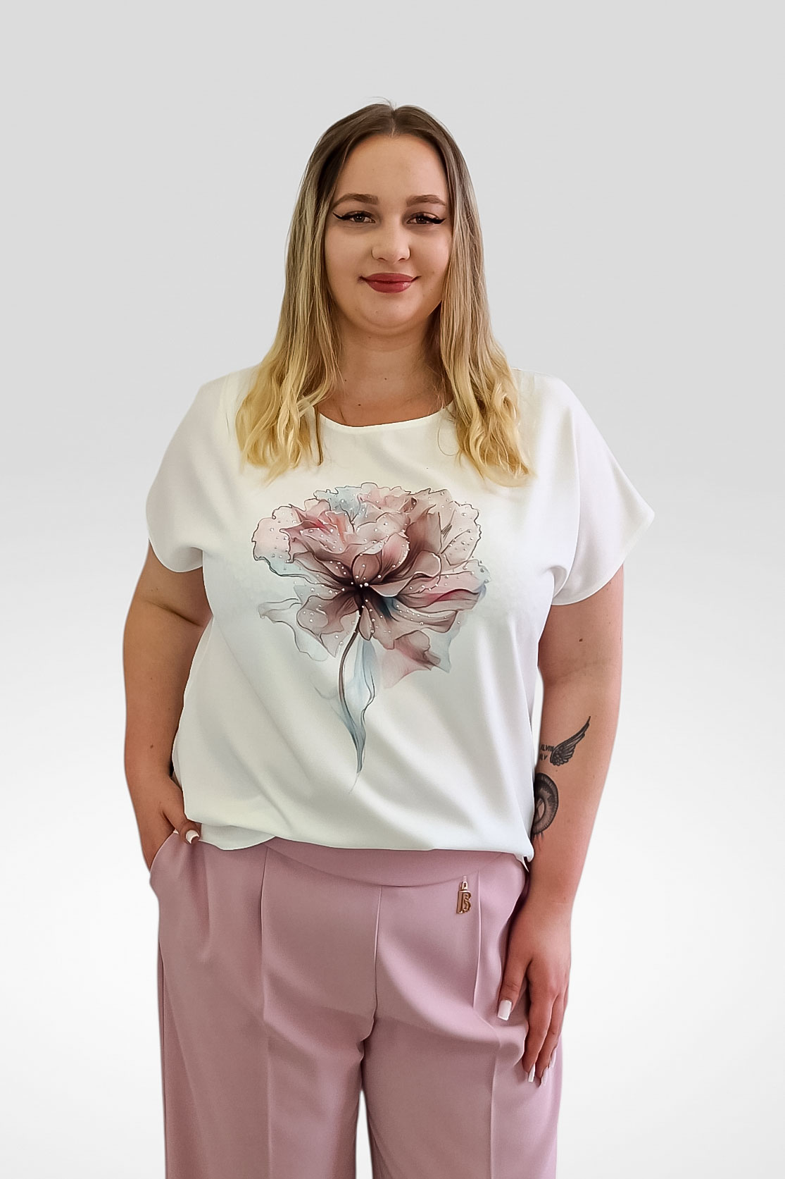 Biała Elegancka Bluzka Damska z Cyrkoniami i Piwonią