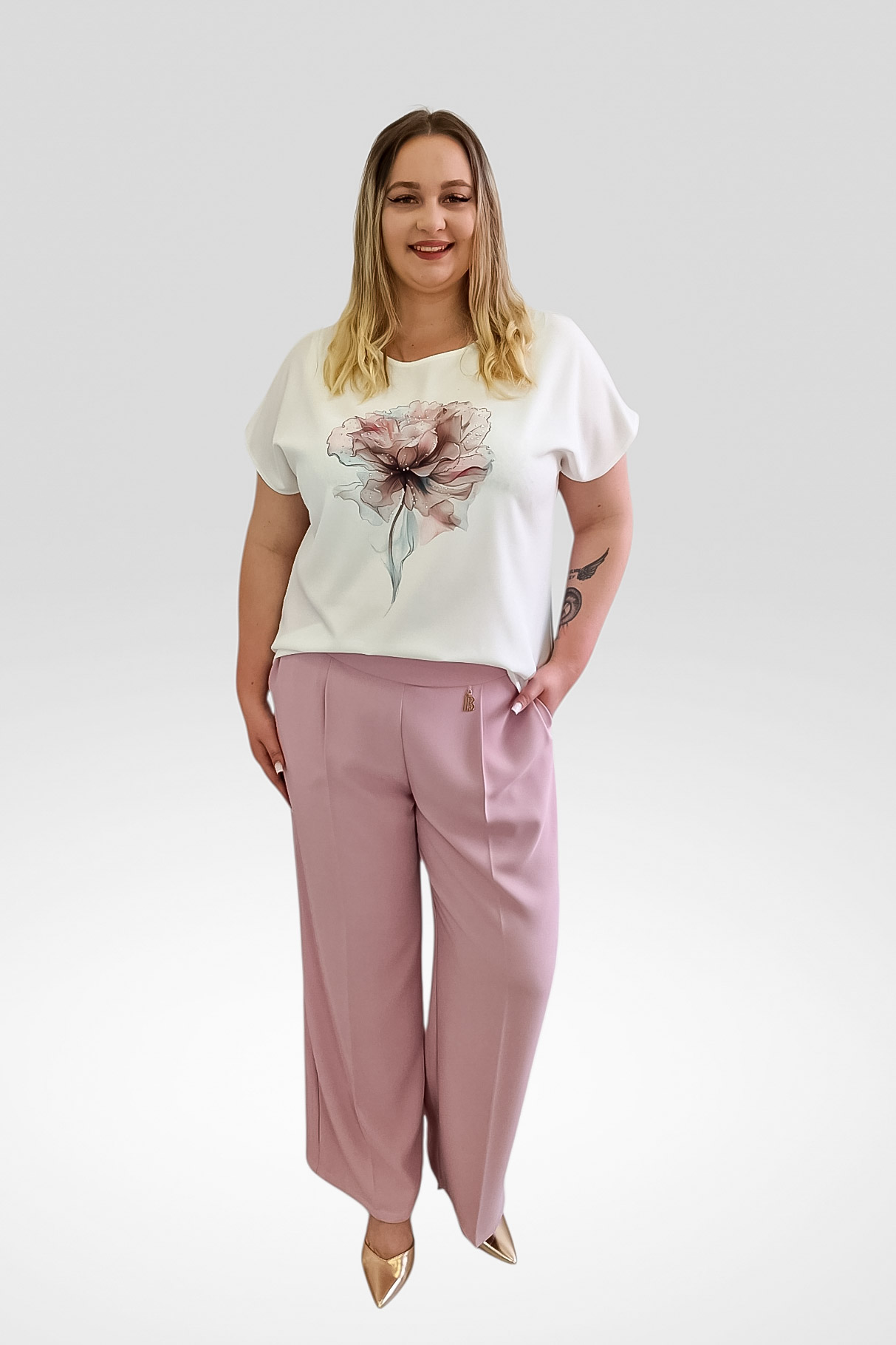 Biała Elegancka Bluzka Damska z Cyrkoniami i Piwonią - obrazek 2