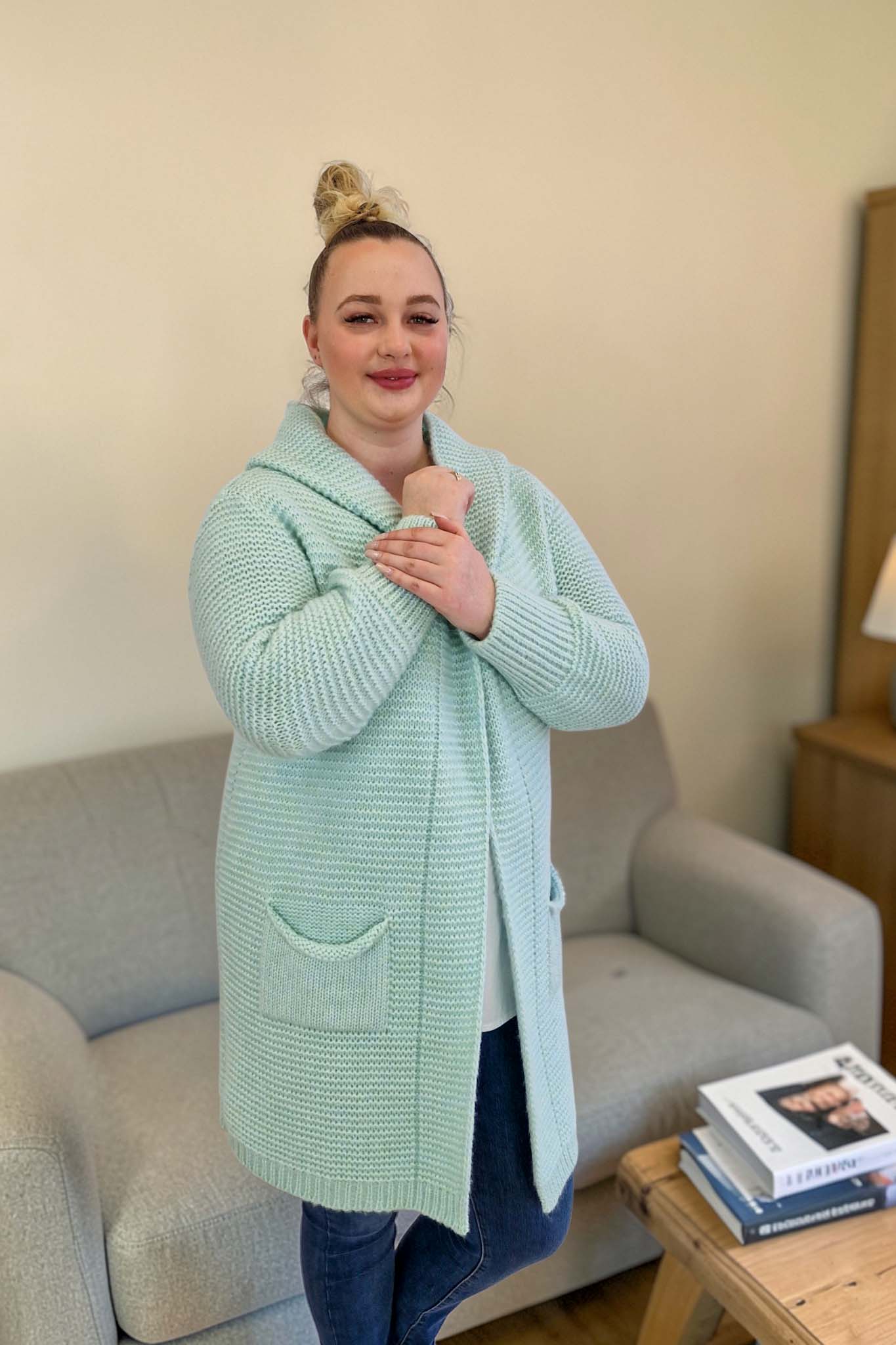 Sklep internetowy NeliNo Sweter Długi Kardigan Damski z Kapturem - obrazek 2