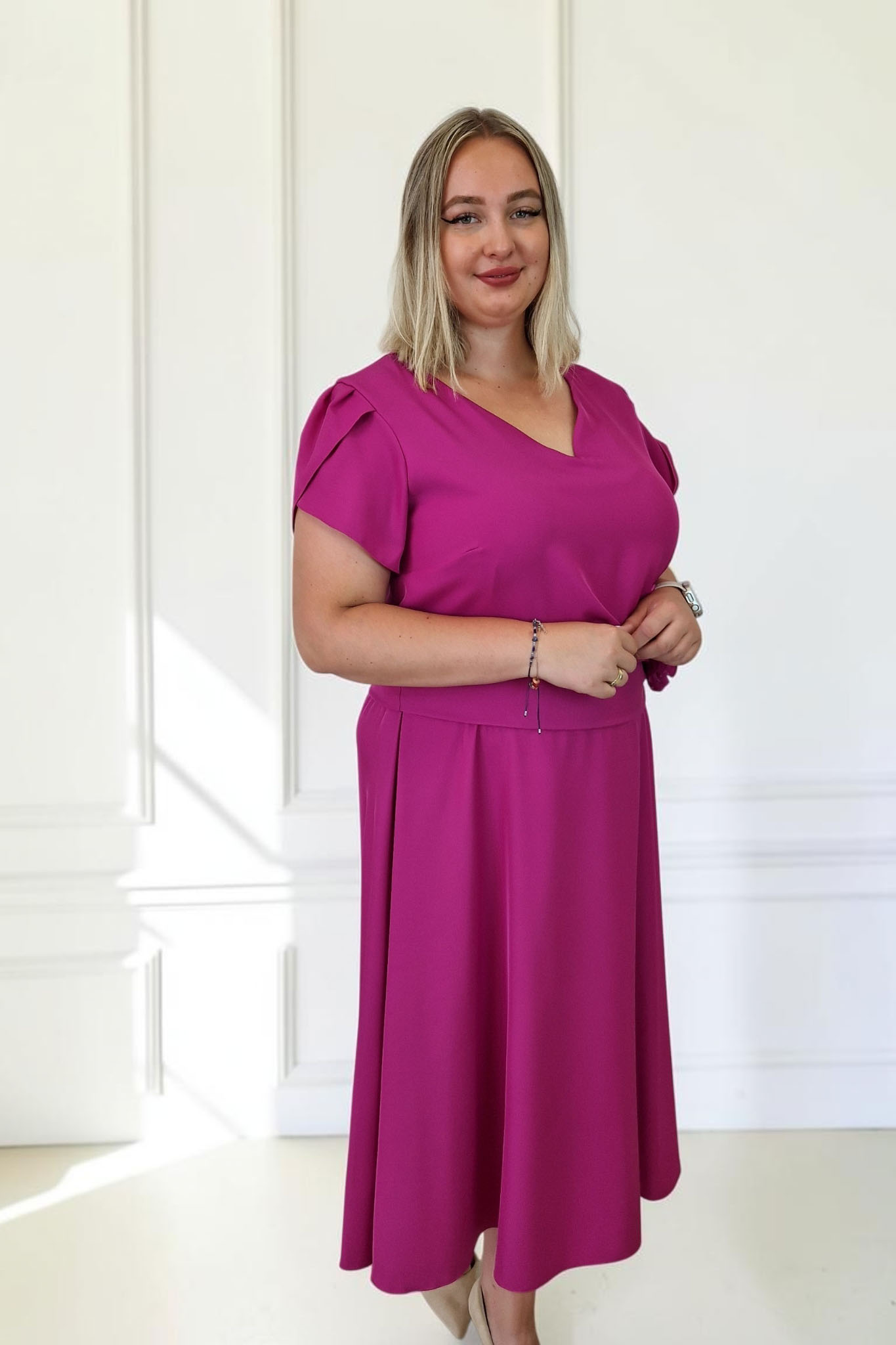 Sklep internetowy NeliNo Elegancka Sukienka Midi Półkoło Kwiat w Pasie Amarantowa - obrazek 2