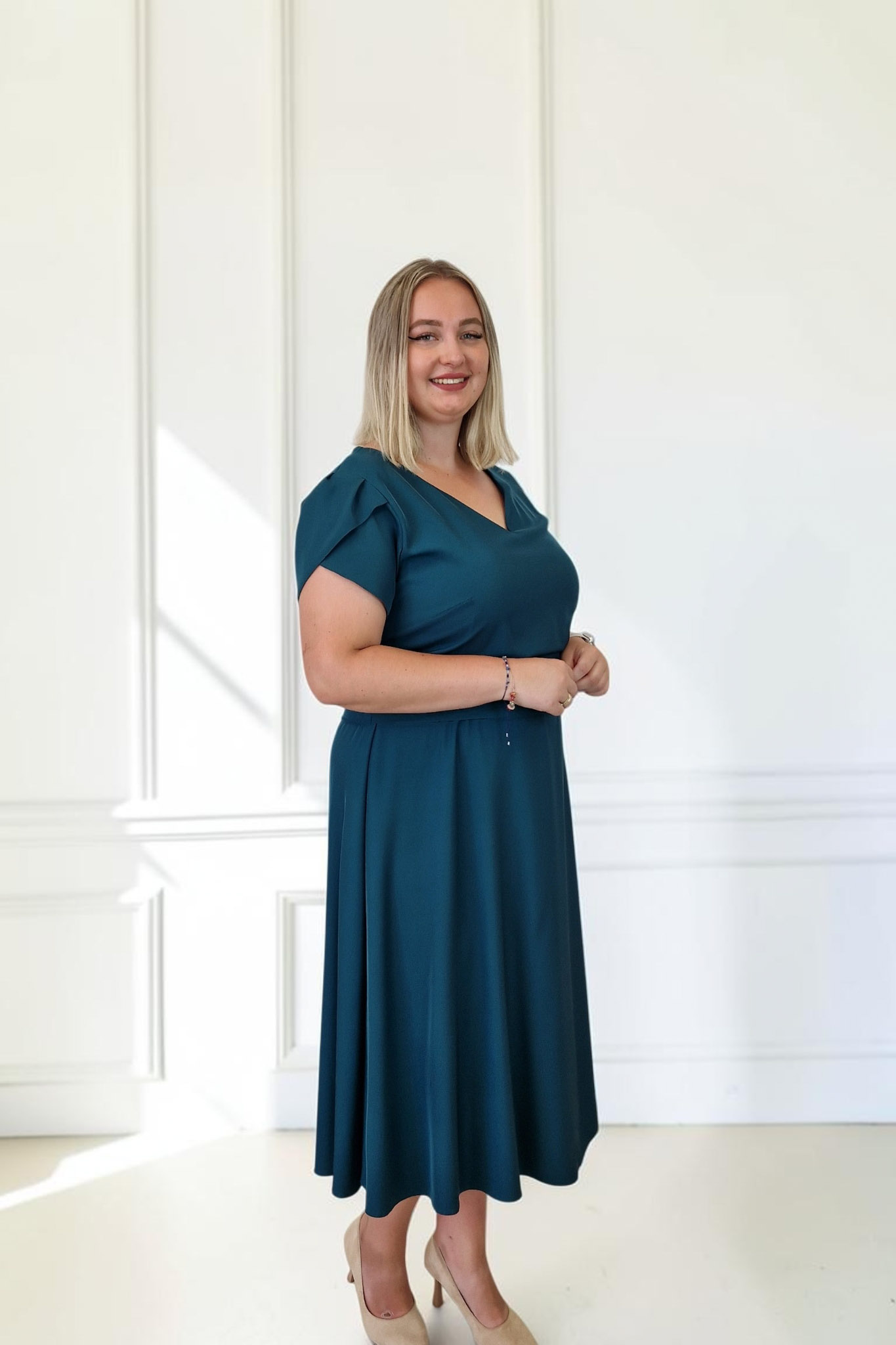 Sklep internetowy NeliNo Elegancka Sukienka Midi Półkoło Kwiat w Pasie Butelkowa Zieleń - obrazek 3