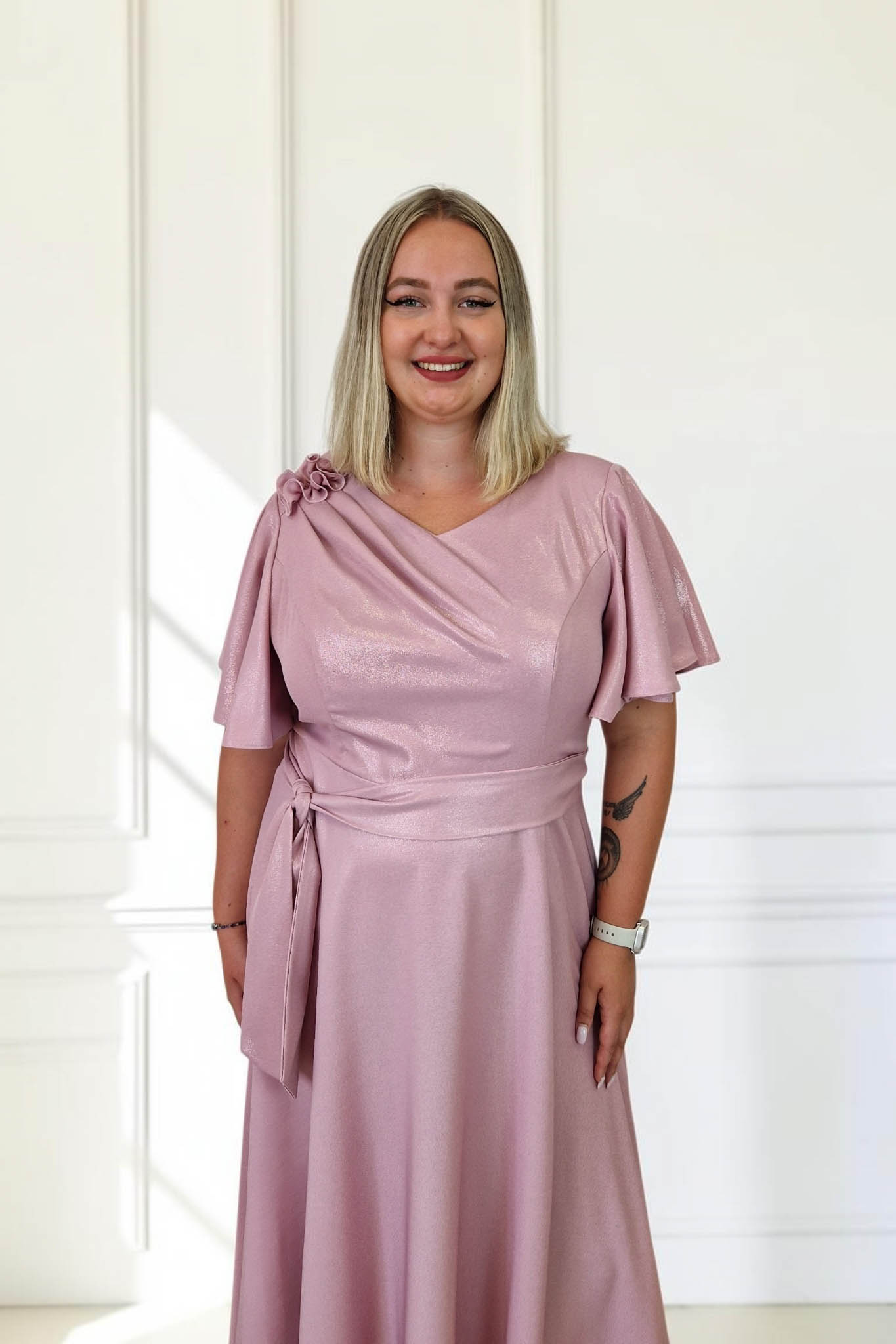 Sklep internetowy NeliNo Elegancka Sukienka Maxi z Połyskiem Dekolt Woda Brudny Róż - obrazek 3