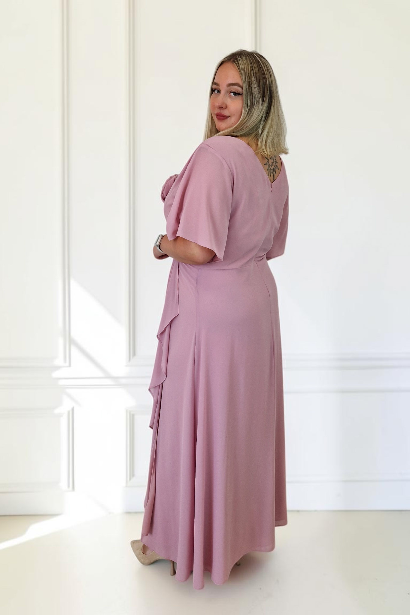 Sklep internetowy NeliNo Elegancka Sukienka Szyfonowa Maxi Brudny Róż - obrazek 3